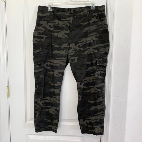 Sanctuary Camo Road Trip Cargo Pants Straight Leg Crop Green Size XXL Worn Once - Picture 4 of 8